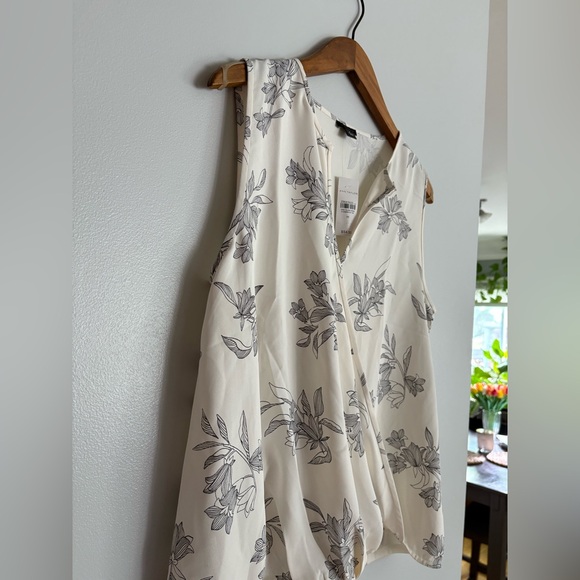 Floral Sleeveless Wrap Top - Cream and Gray - Picture 5 of 8